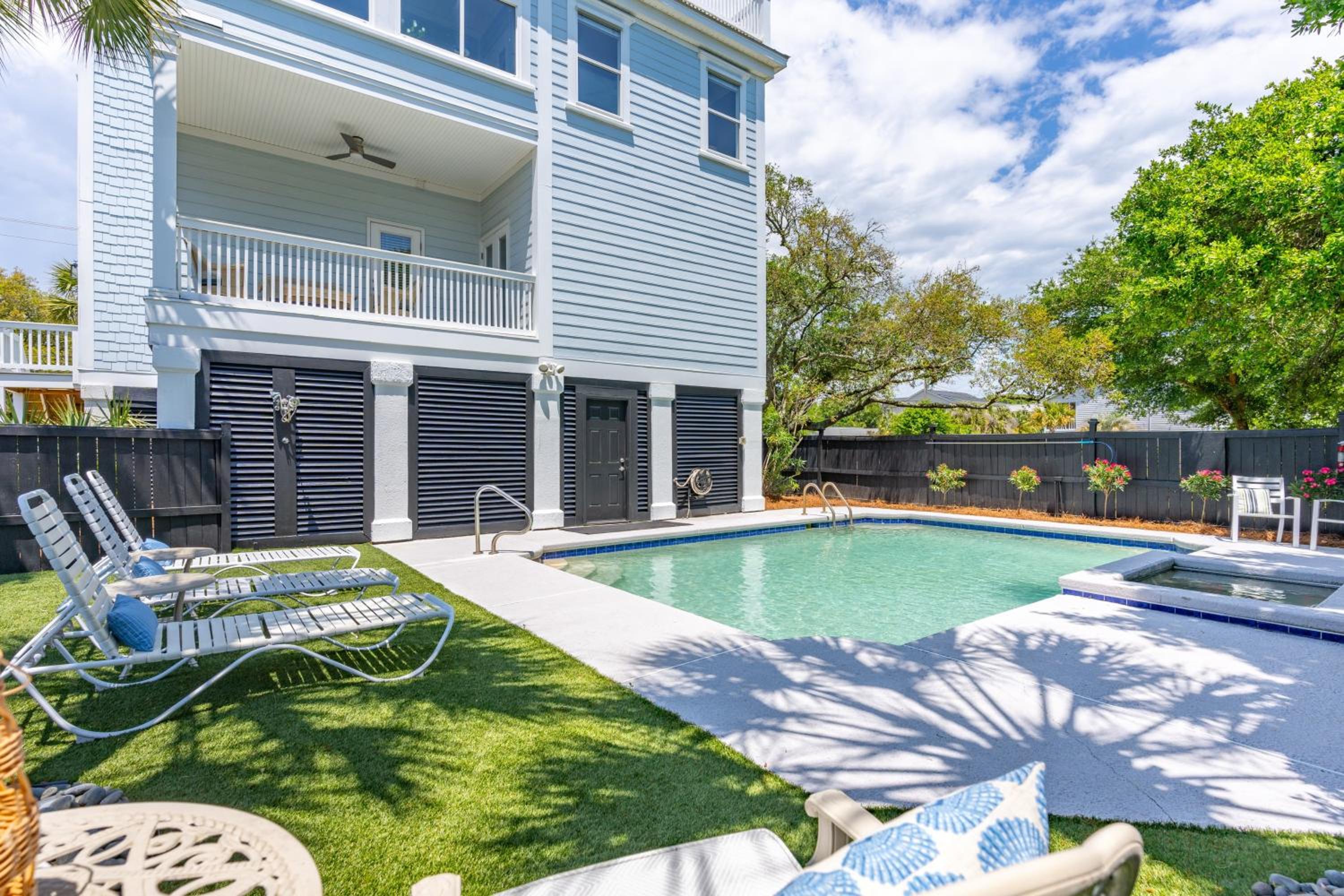 3800 Cameron Boulevard AvantStay Pool Ocean Views Deck