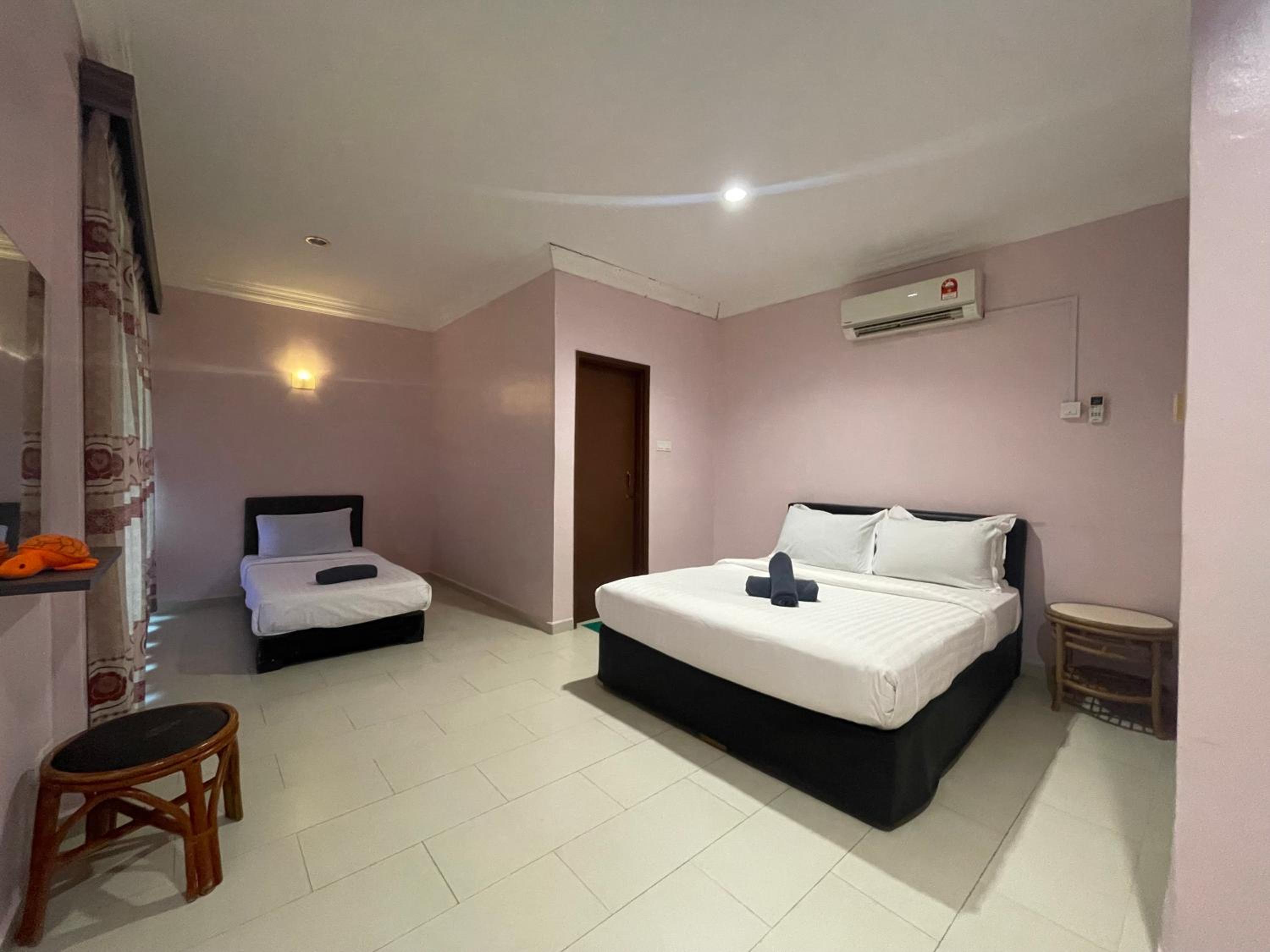 12pax Seaside Homestay Port Dickson 3R3B,Wifi,Beach,Pool,BBQ photo 3