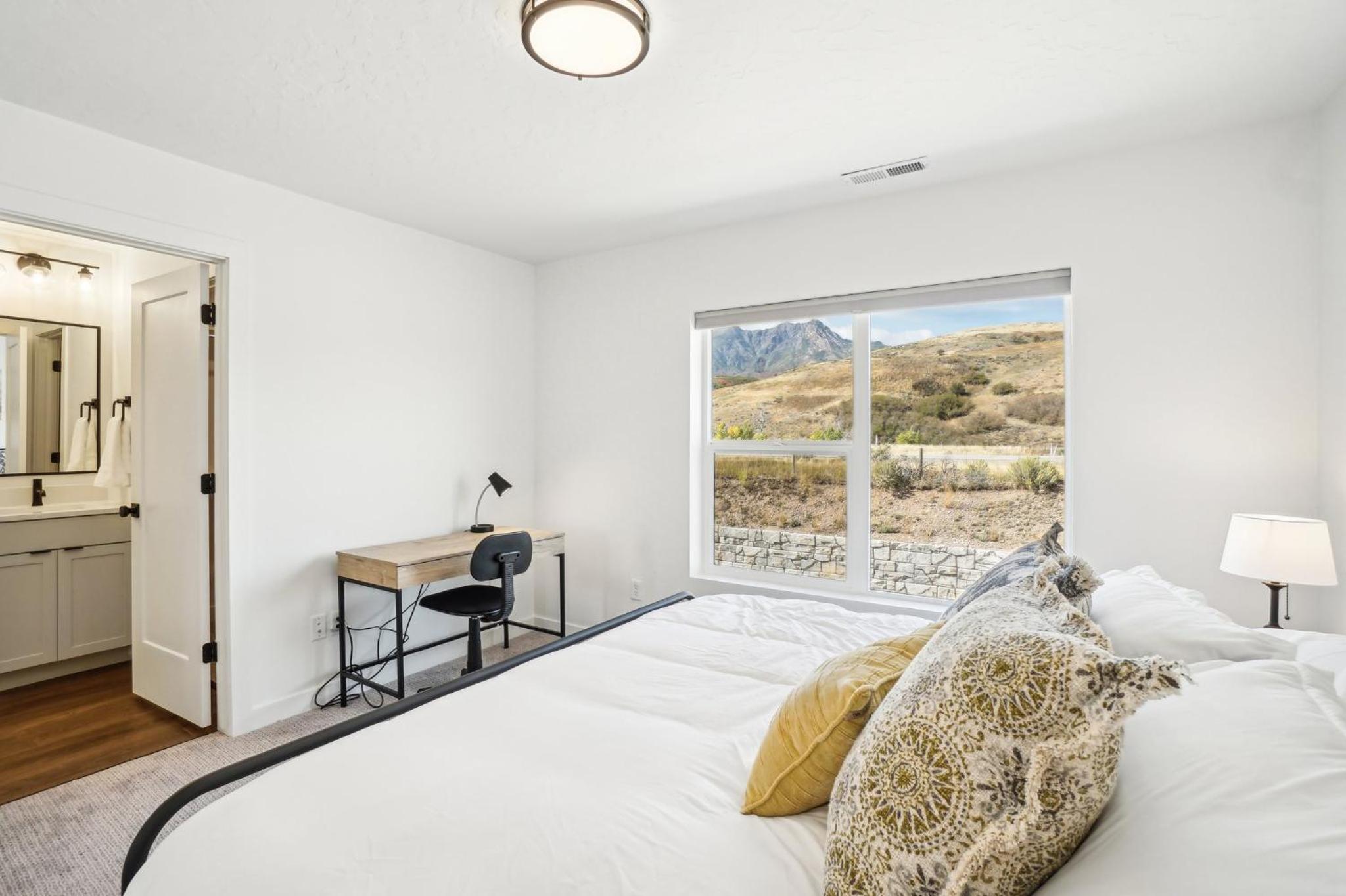 The Charleston by Crafty Casitas, near Snowbasin, 2 Kings and a Queen