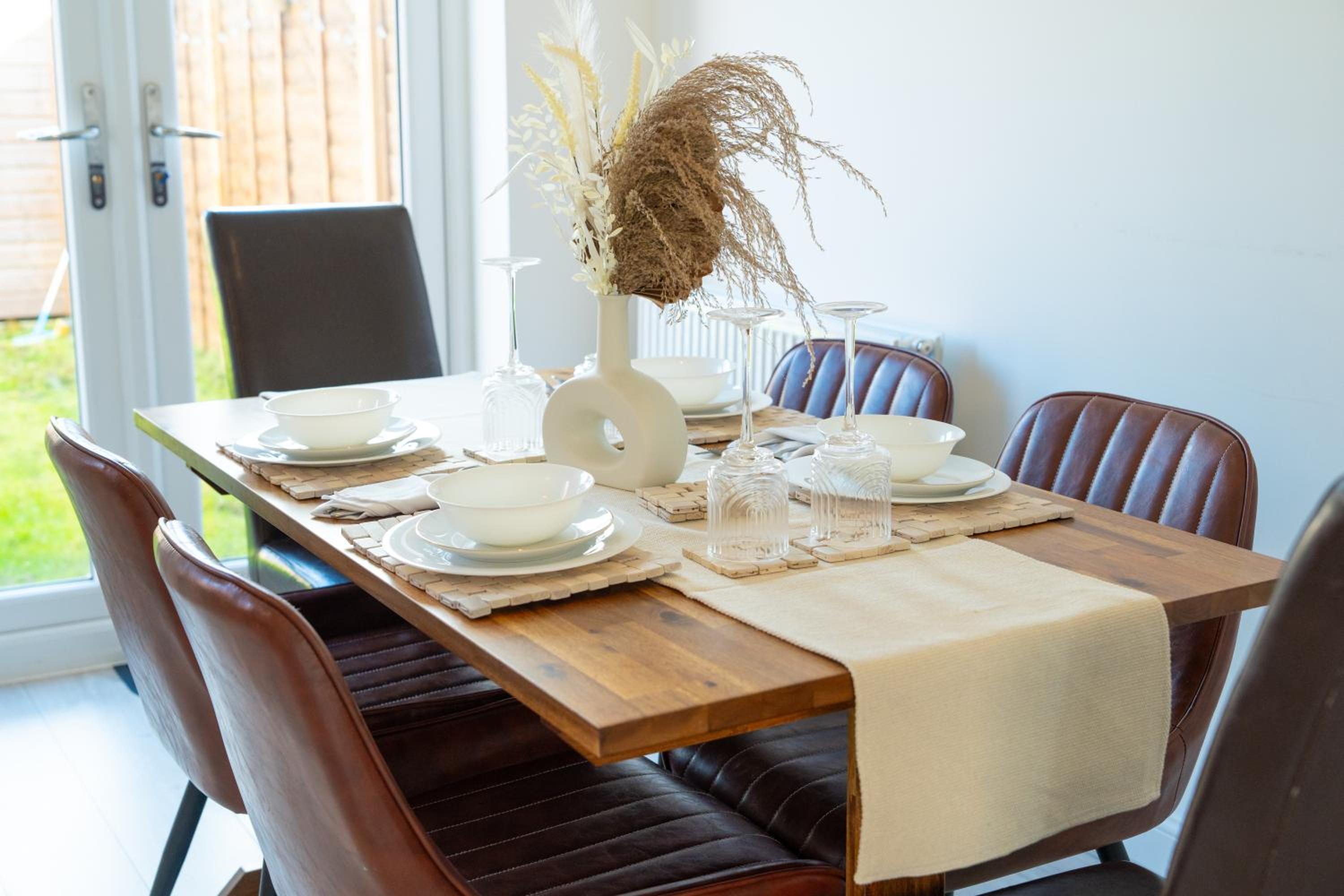 Hotel New Spacious Cosy House With Free Parking & Garden - Sleeps 6 - Perfect For Families