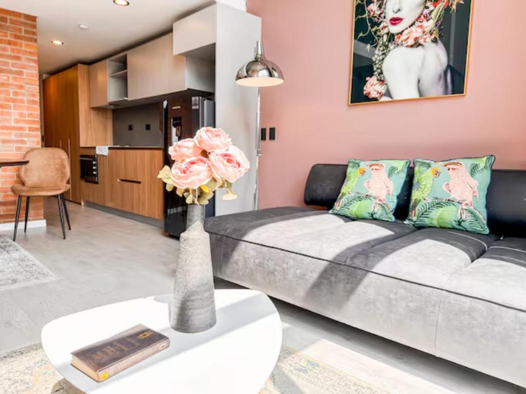 Skyline Suites - Elegant Living with Coworking & Scenic Views