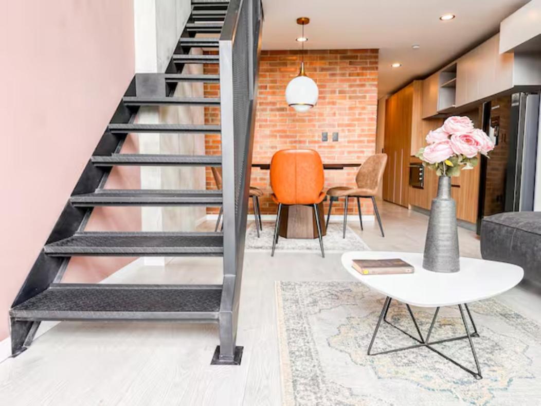 Skyline Suites - Elegant Living with Coworking & Scenic Views