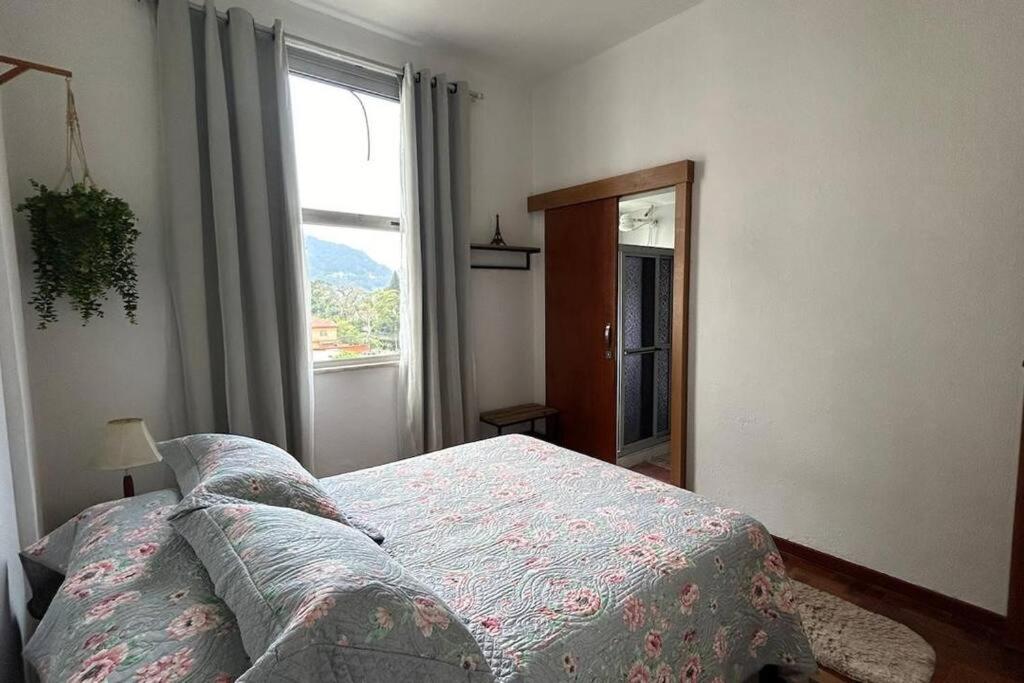Studio 330 - aconchegante, 500m da Feirinha do Alto, com Garagem e Wi-Fi 500MB
