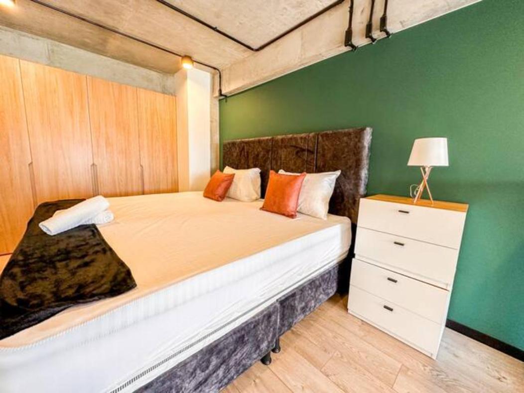 Skyline Suites - Elegant Living with Coworking & Scenic Views