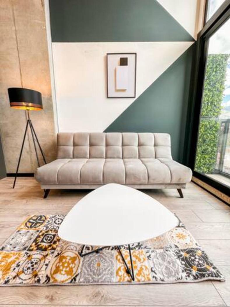 Skyline Suites - Elegant Living with Coworking & Scenic Views