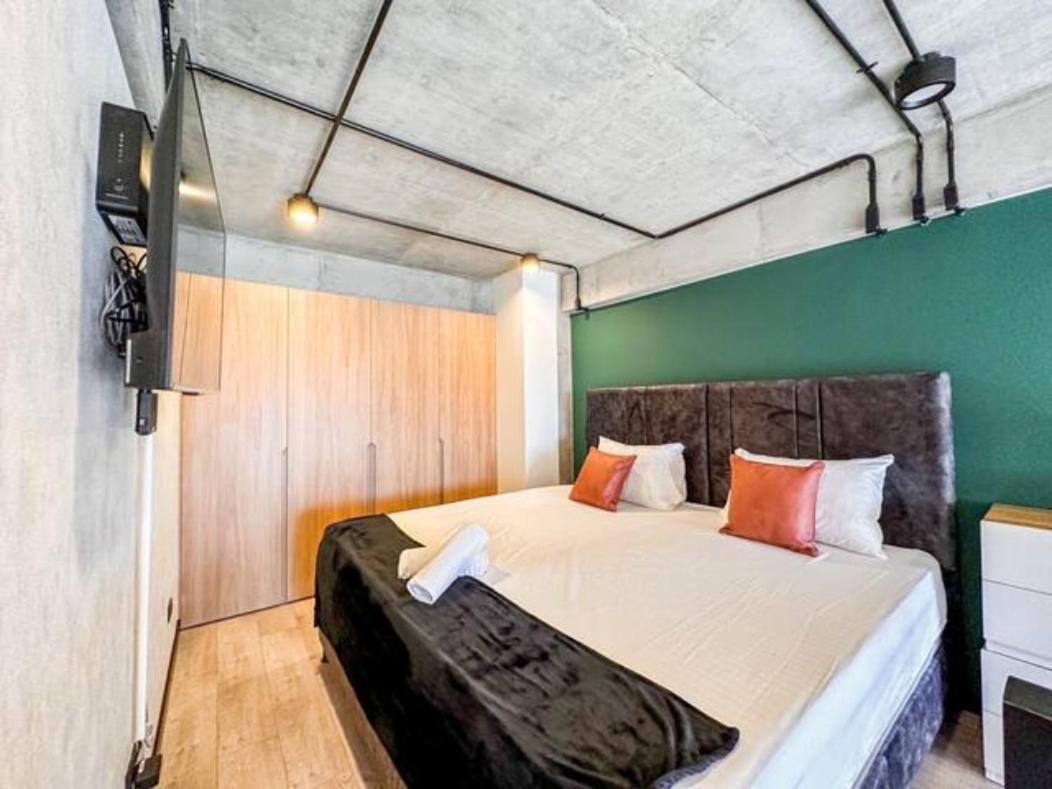 Skyline Suites - Elegant Living with Coworking & Scenic Views
