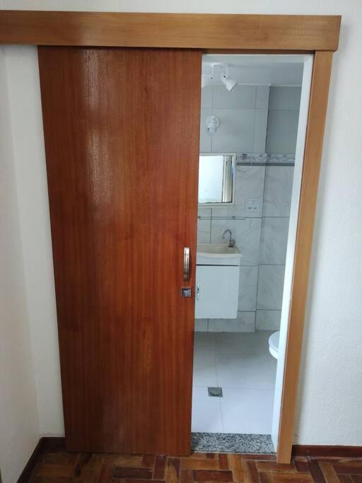 Studio 330 - aconchegante, 500m da Feirinha do Alto, com Garagem e Wi-Fi 500MB