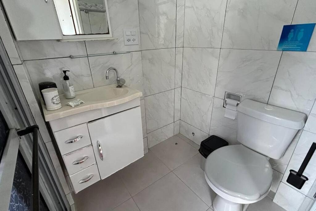 Studio 330 - aconchegante, 500m da Feirinha do Alto, com Garagem e Wi-Fi 500MB