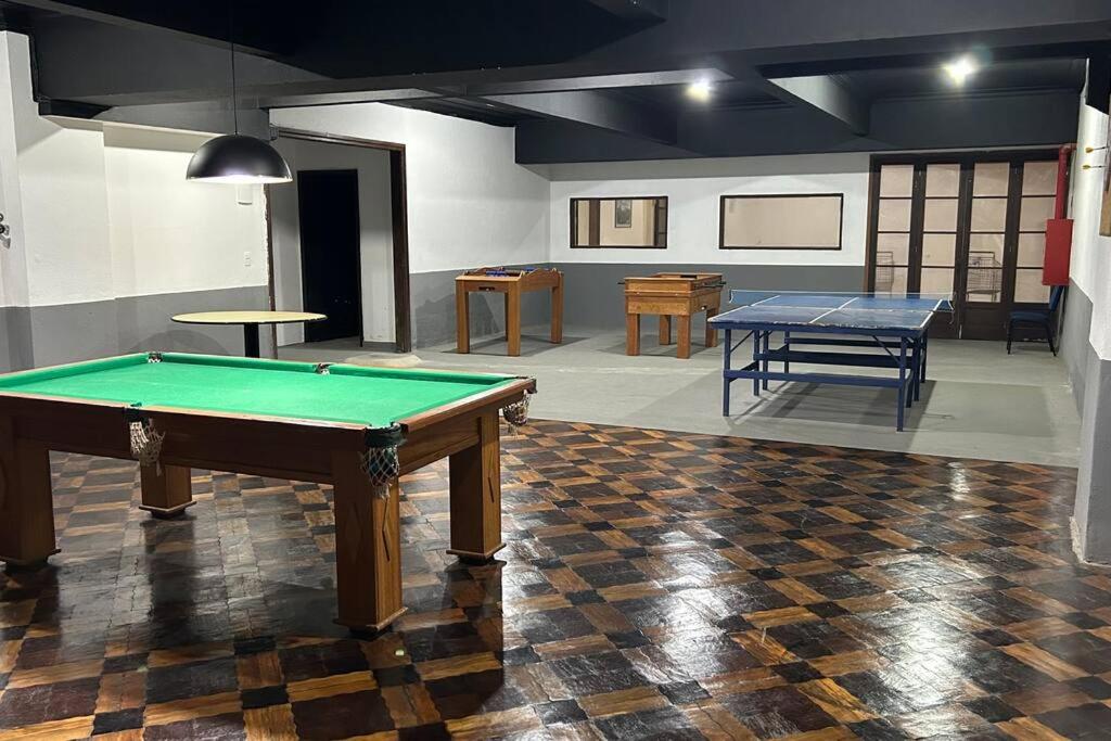 Studio 330 - aconchegante, 500m da Feirinha do Alto, com Garagem e Wi-Fi 500MB