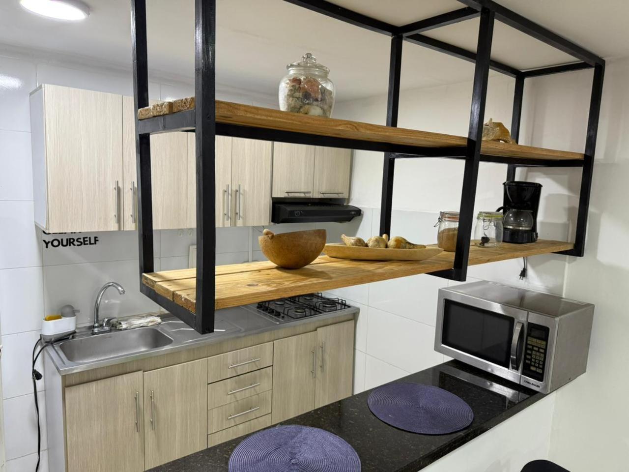 MANGO BiCHE - HOUSE
