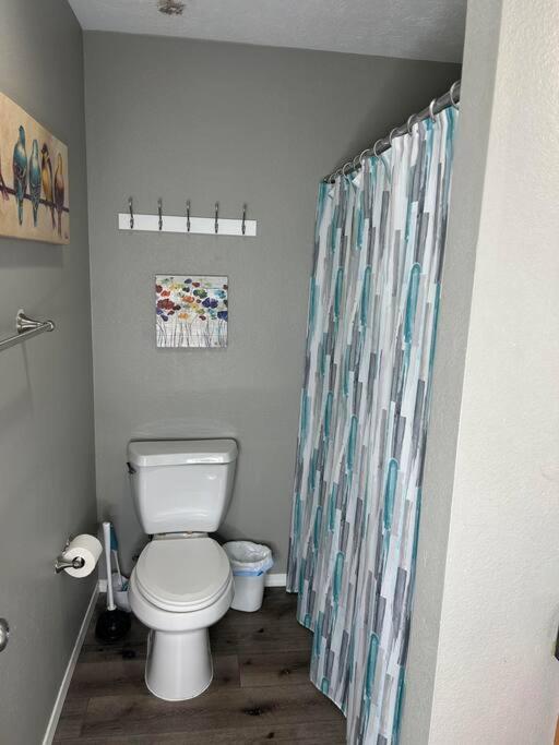 Beautiful condo-no stairs, and arcade games! 5bed view 5