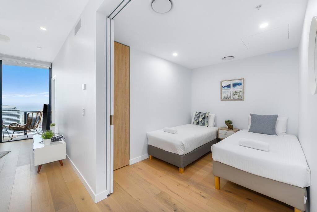 Coastal Chic 2 Bed Apt in Broadbeach