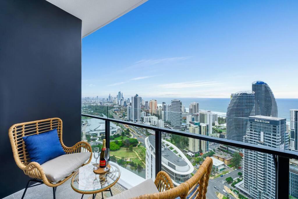 Coastal Chic 2 Bed Apt in Broadbeach