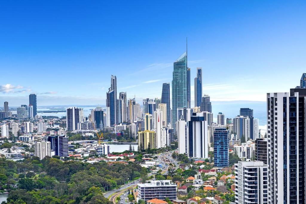 Coastal Chic 2 Bed Apt in Broadbeach