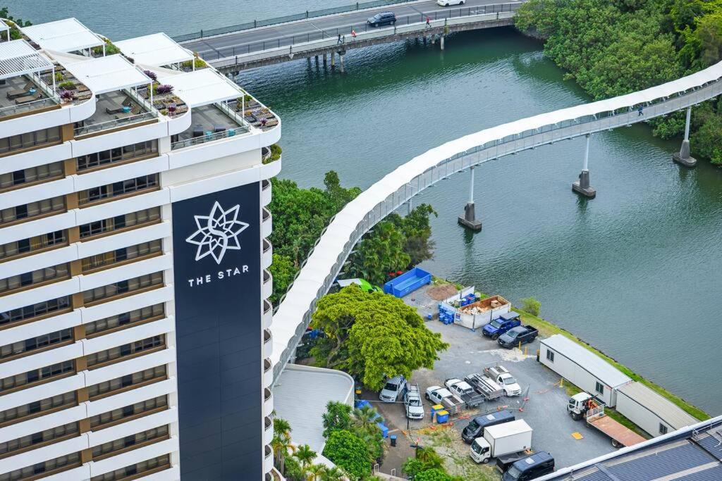 Coastal Chic 2 Bed Apt in Broadbeach