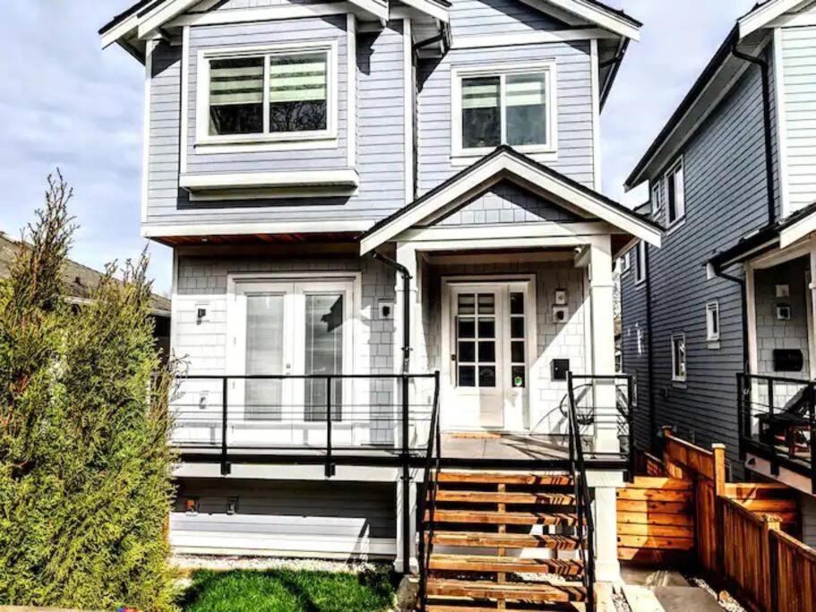 2-Level Central Modern Duplex Home