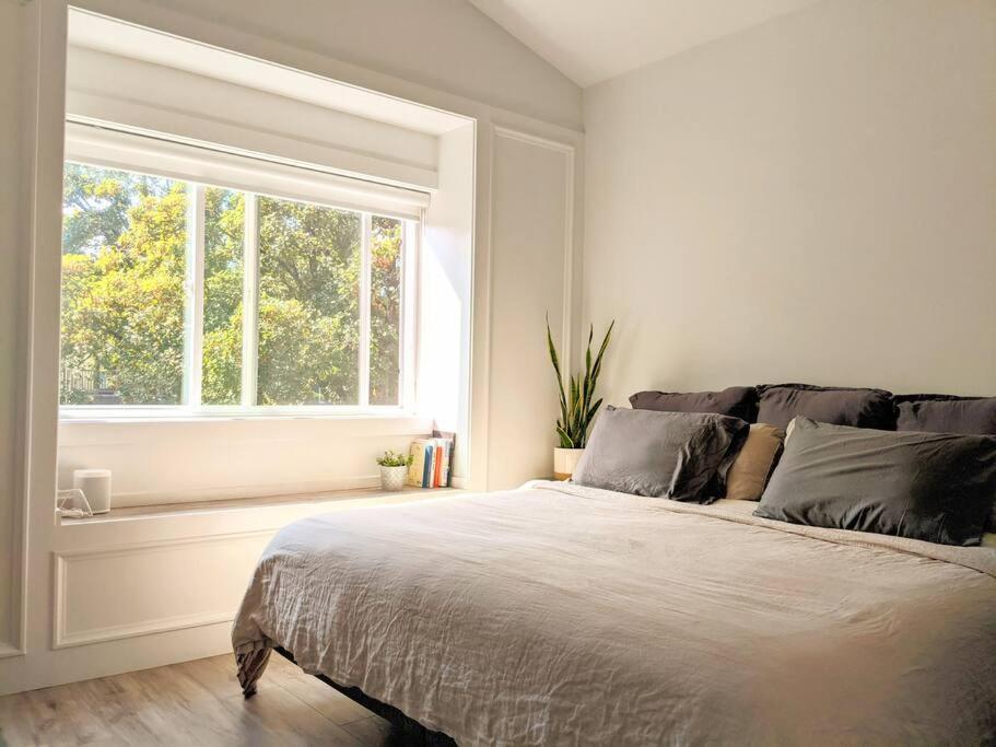 2-Level Central Modern Duplex Home