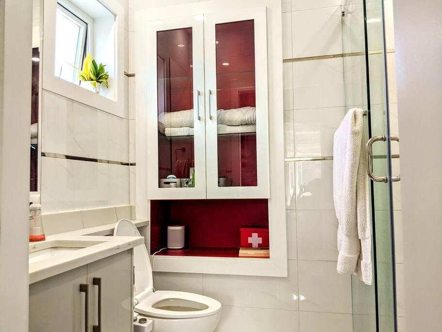 2-Level Central Modern Duplex Home