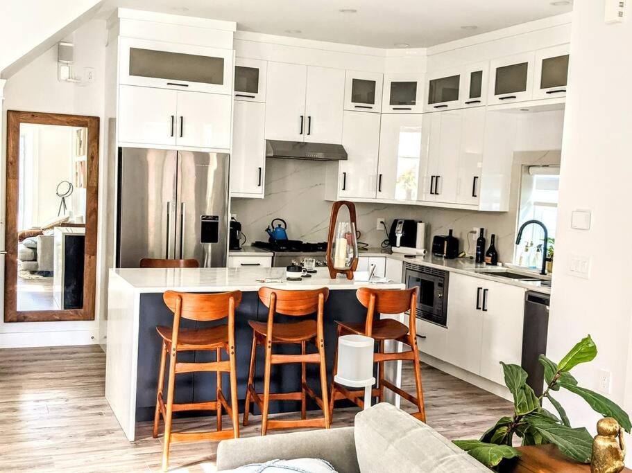 2-Level Central Modern Duplex Home