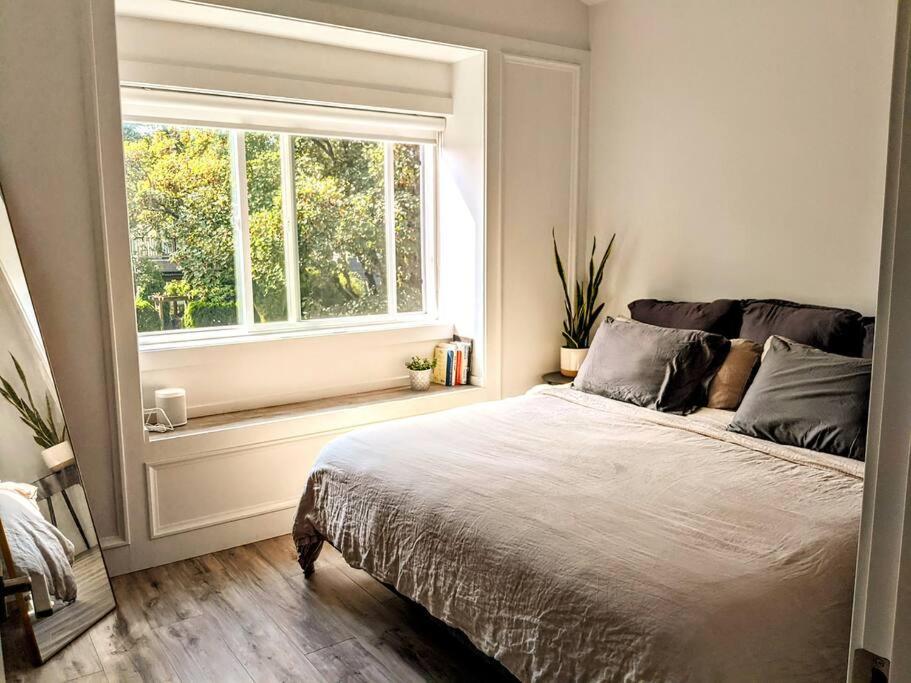 2-Level Central Modern Duplex Home