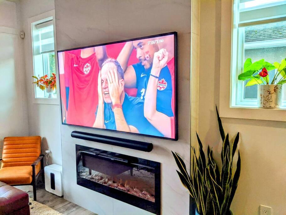 2-Level Central Modern Duplex Home