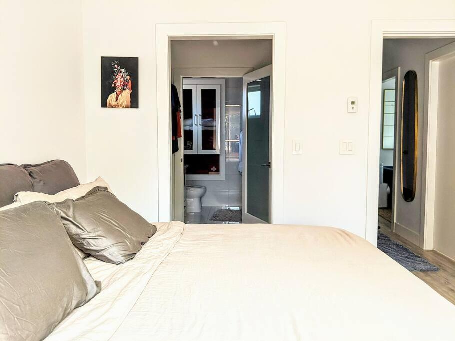 2-Level Central Modern Duplex Home