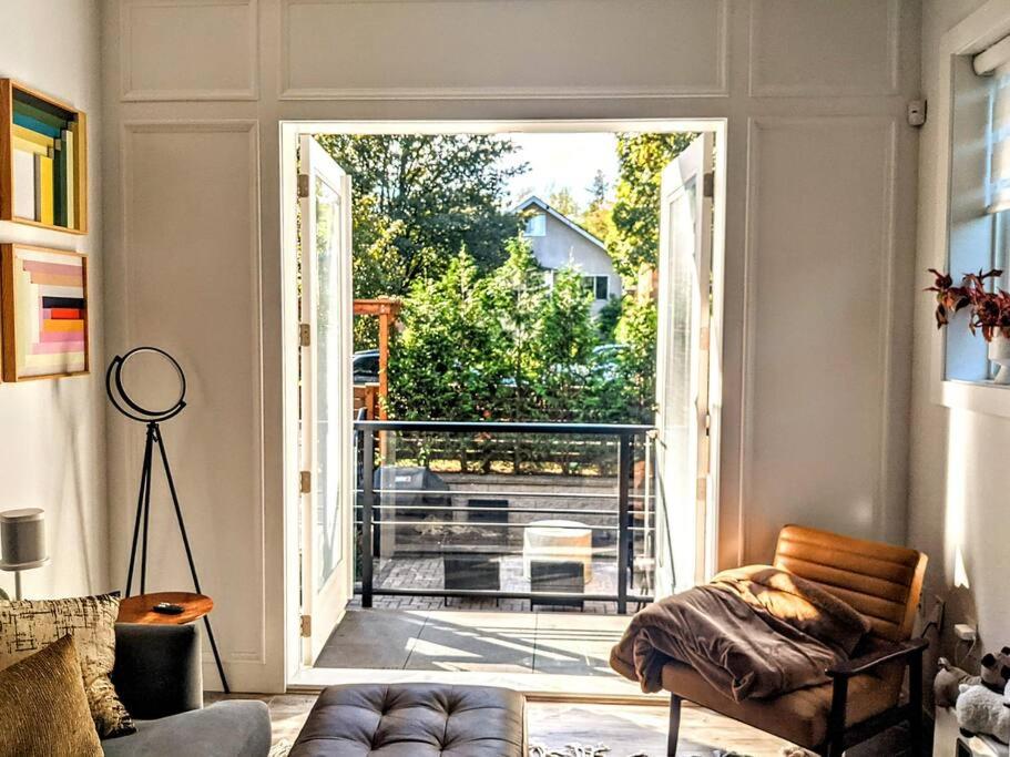 2-Level Central Modern Duplex Home