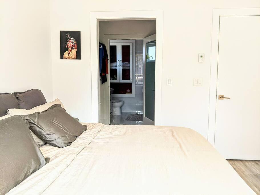 2-Level Central Modern Duplex Home