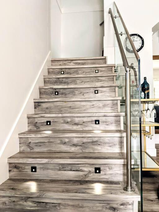 2-Level Central Modern Duplex Home