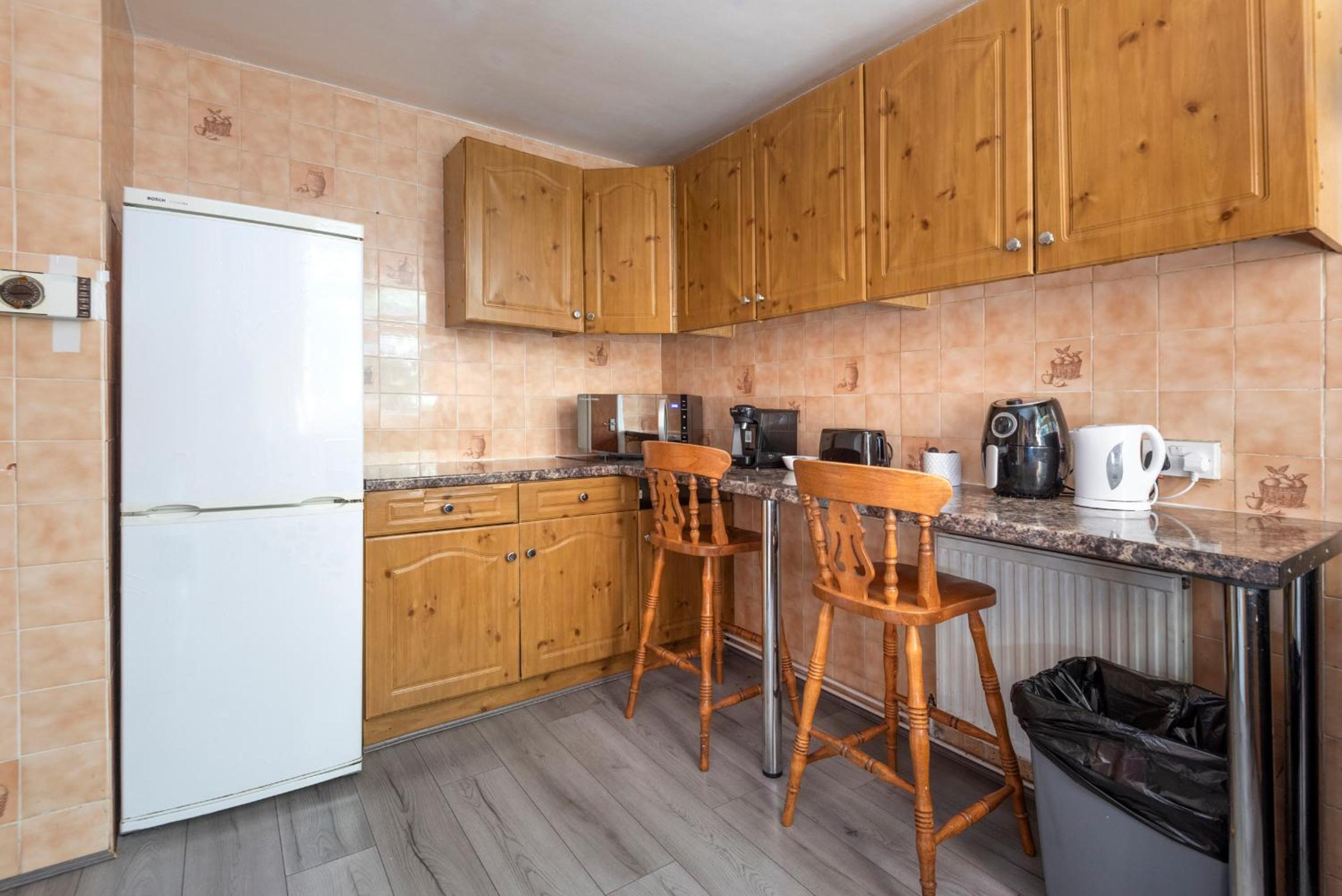 Entire 3 Bedroom Luxury Apartment in London with Private Balcony