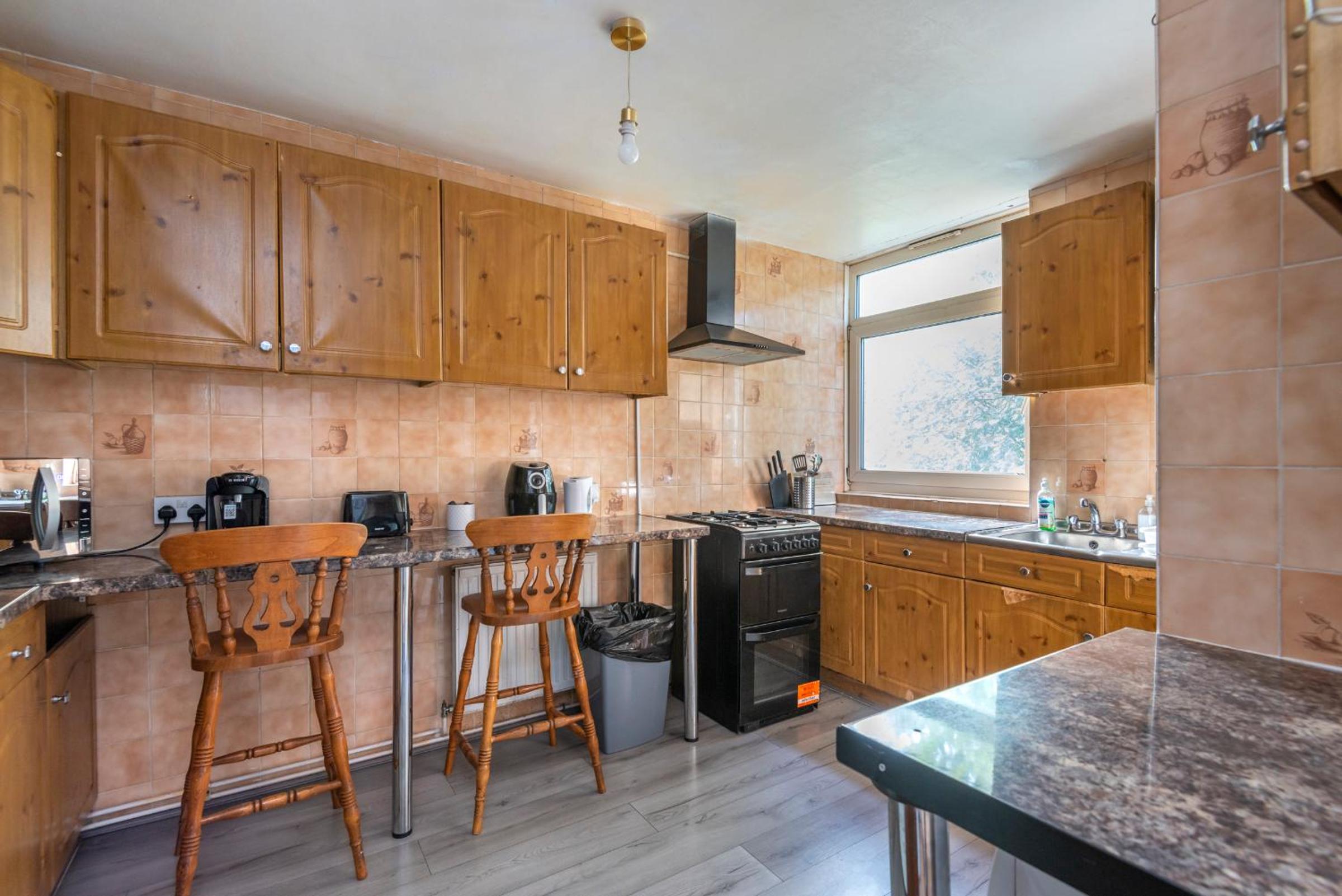 Entire 3 Bedroom Luxury Apartment in London with Private Balcony