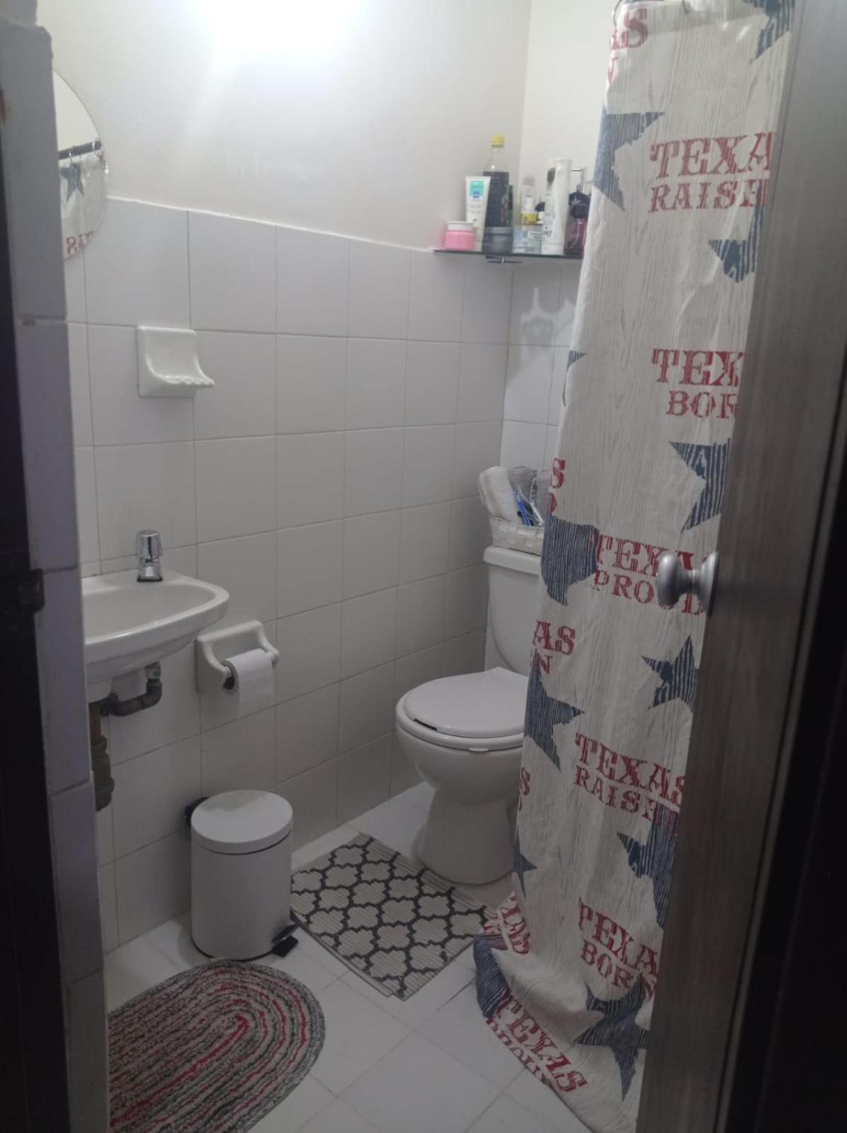 Fully Furnished Rooms in Comfy Affordable American Colombia Stay Home Near Caracolí Mall & Botanical Garden in Floridablanca, Santander