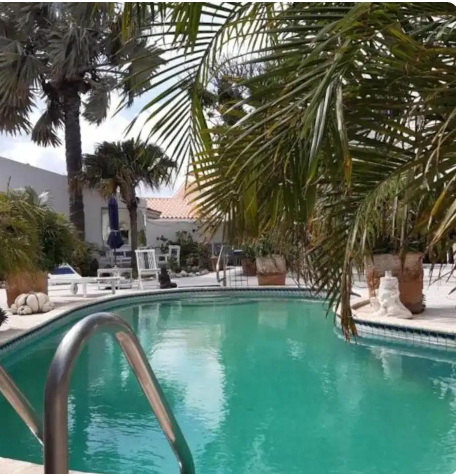 FIRST DAY HOSTEL on ARUBA