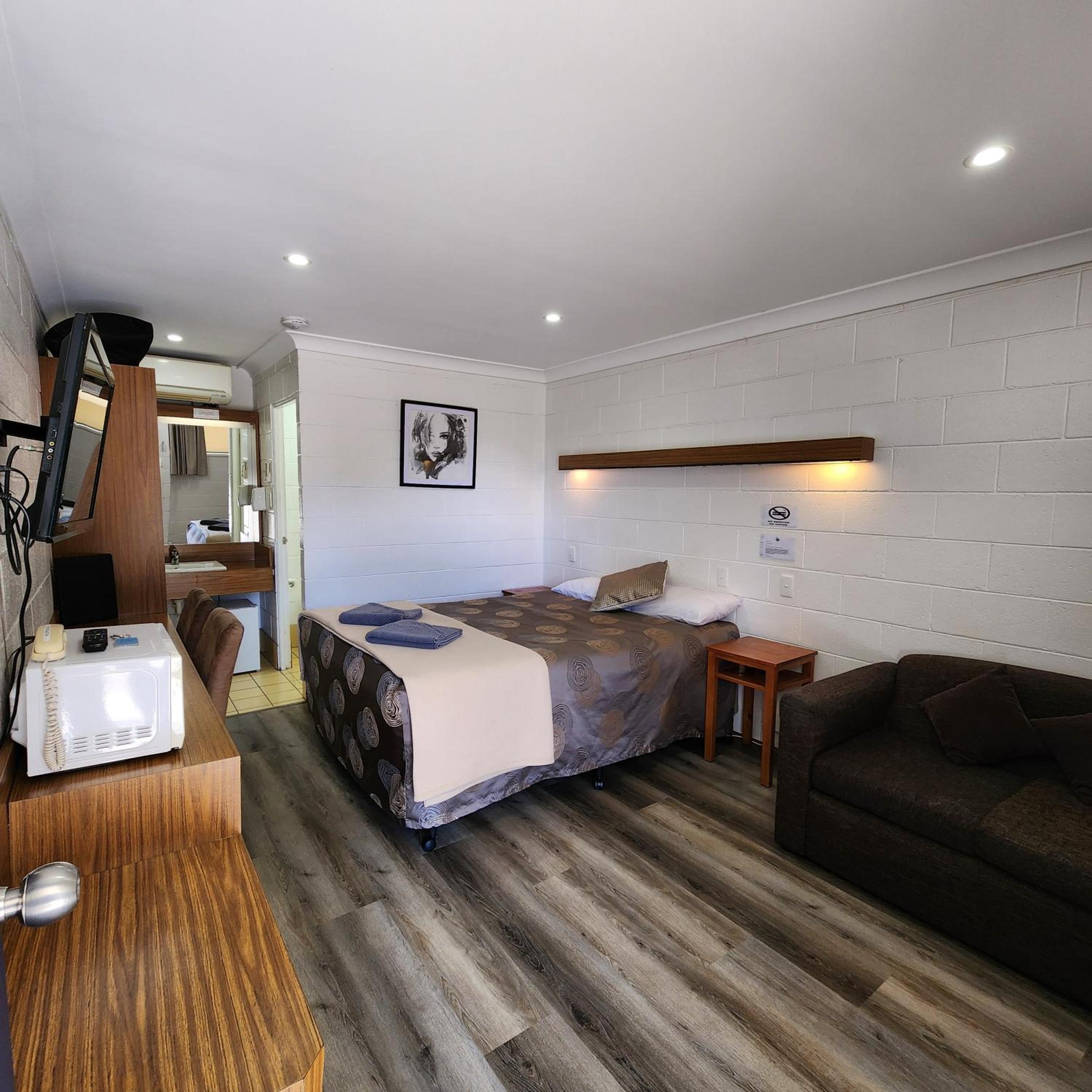 Byer Fountain Motor Inn