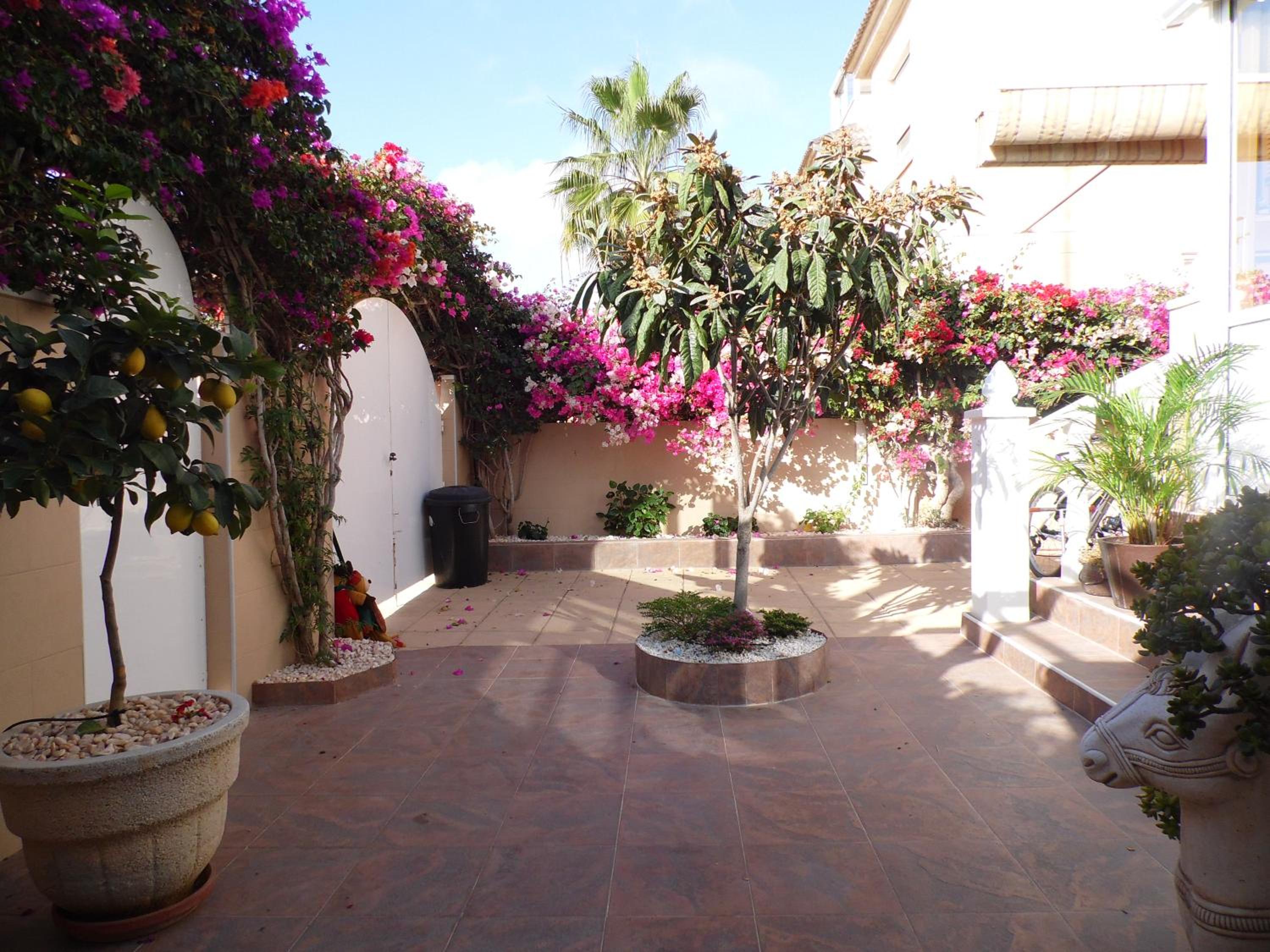 Villa La Zenia, Private pool, 10min walk to La Zenia Beach, for 6 people