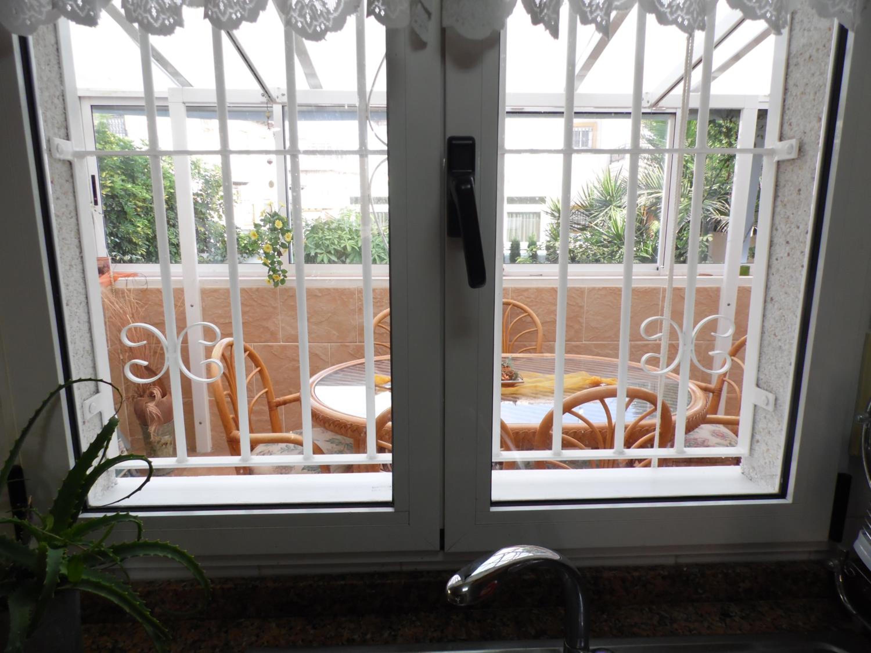 Villa La Zenia, Private pool, 10min walk to La Zenia Beach, for 6 people