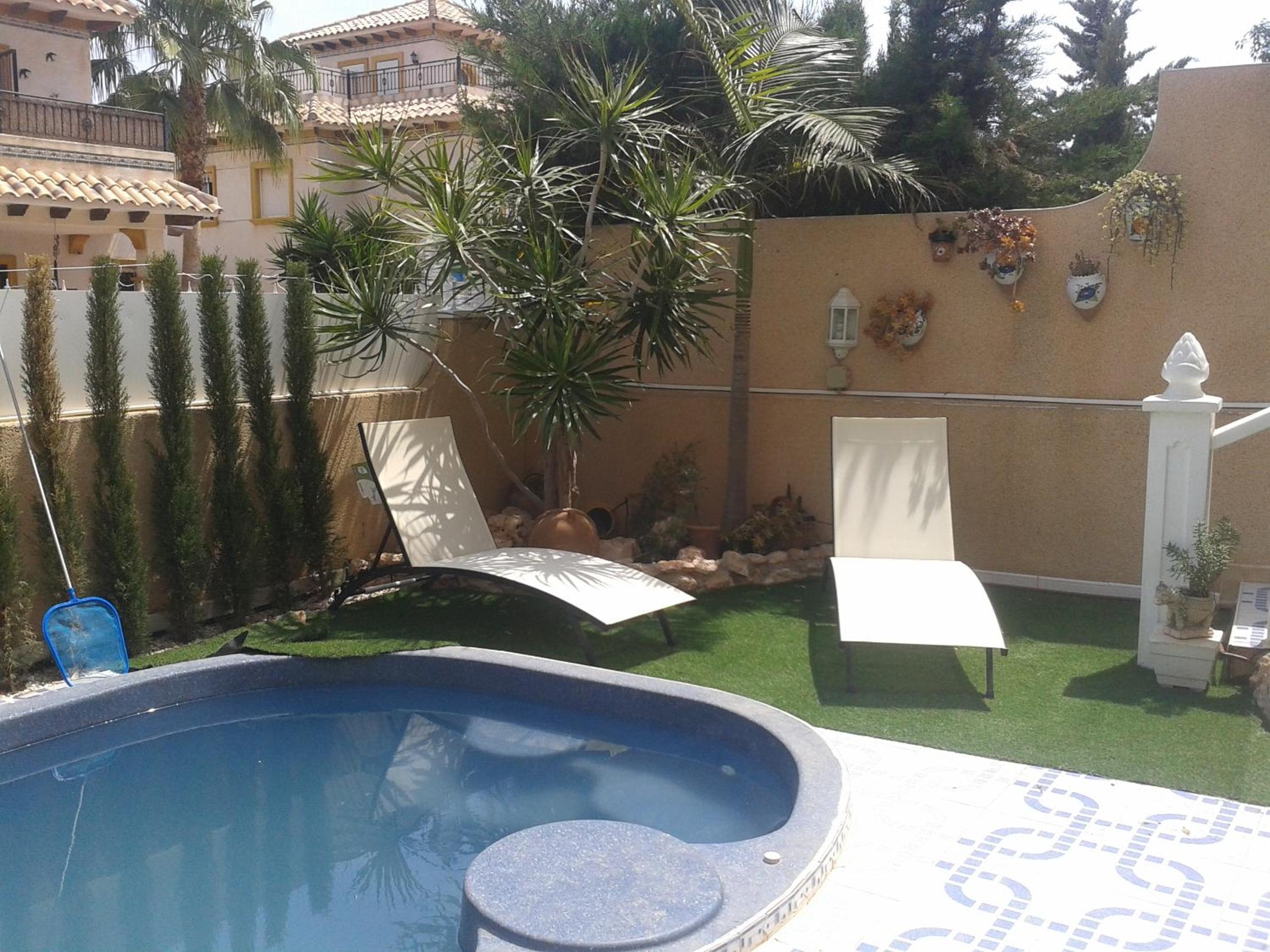 Villa La Zenia, Private pool, 10min walk to La Zenia Beach, for 6 people