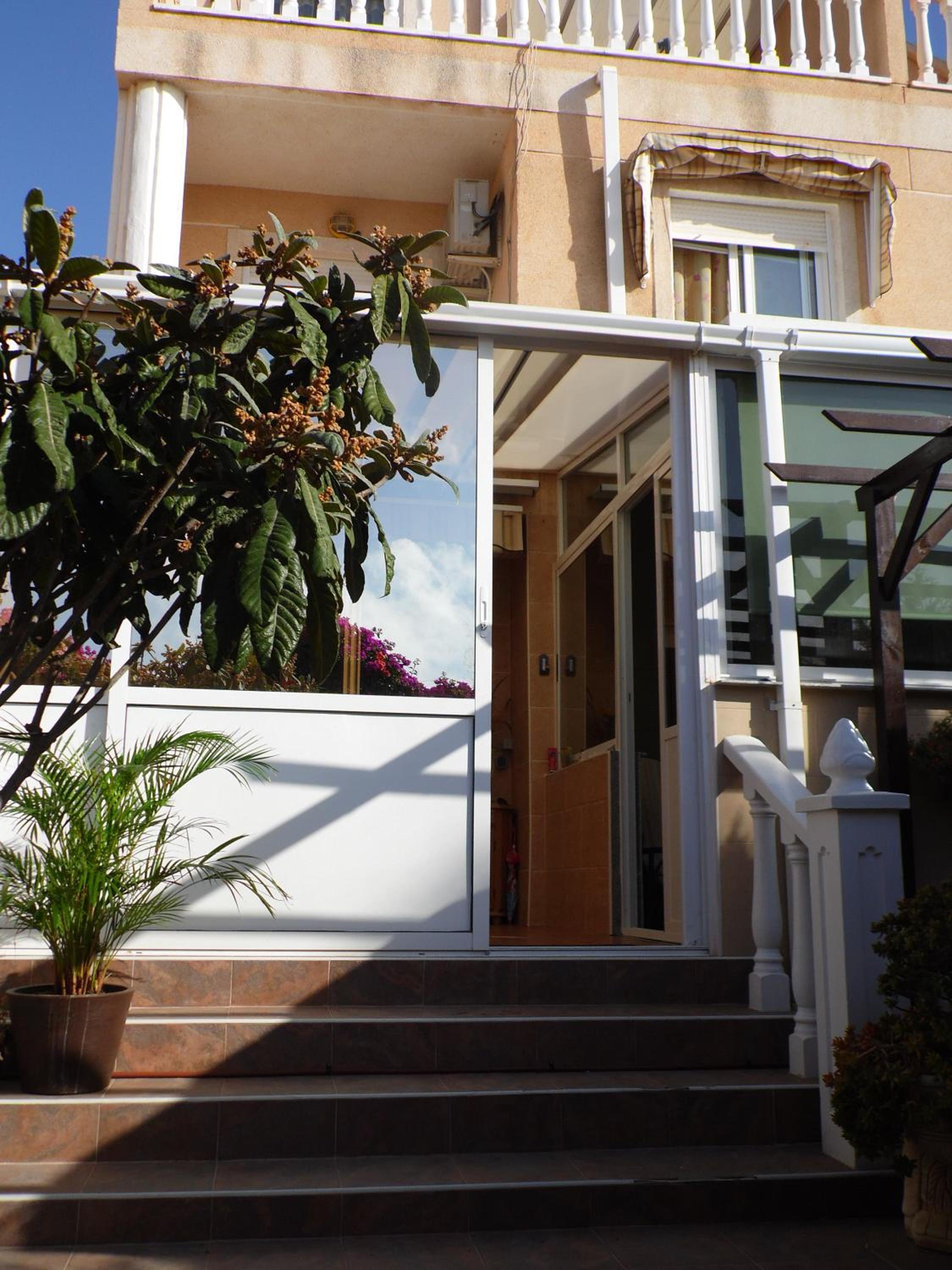 Villa La Zenia, Private pool, 10min walk to La Zenia Beach, for 6 people
