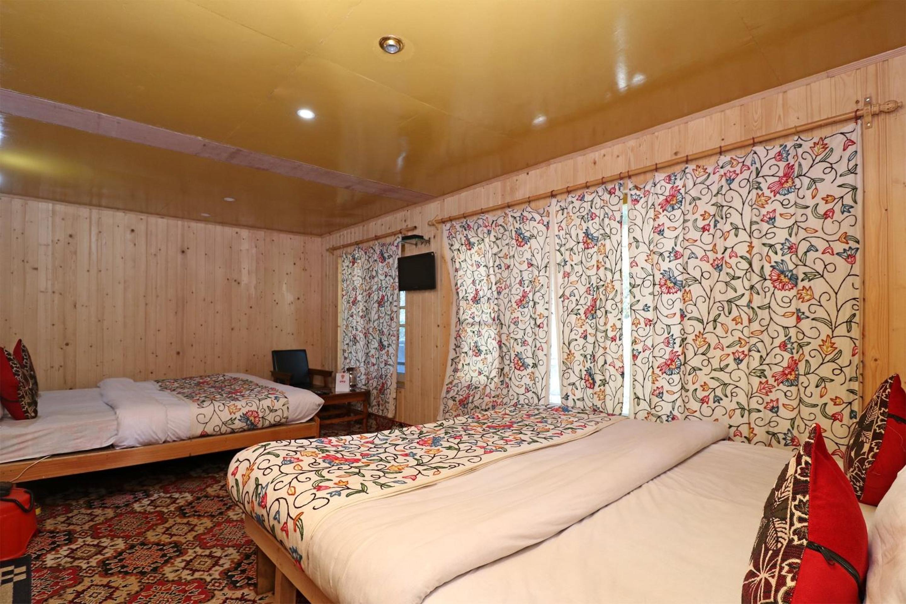 Hotel Bright Palace