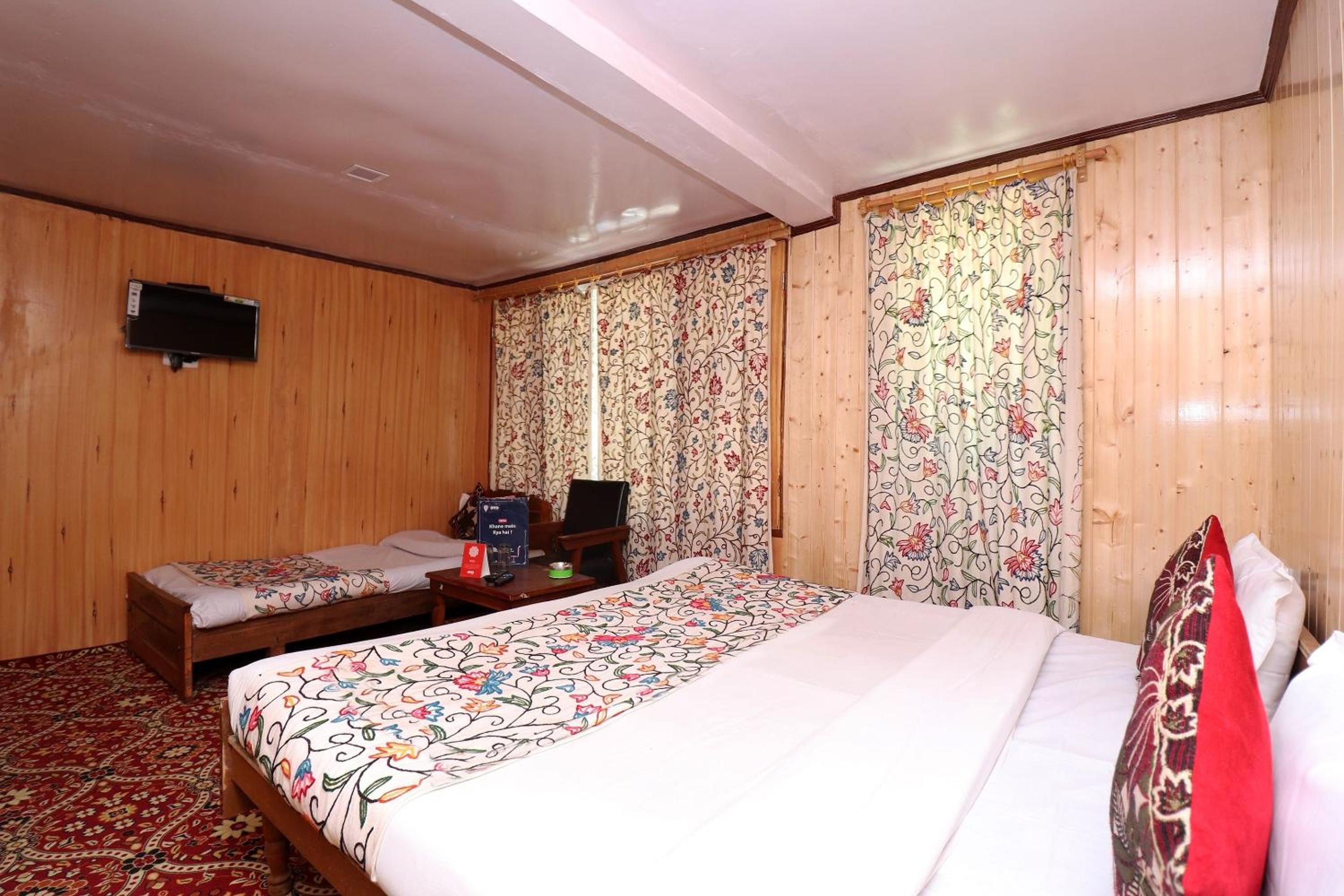 Hotel Bright Palace