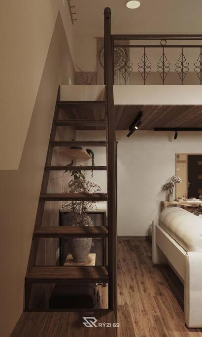 Old Quarter Attic Homee
