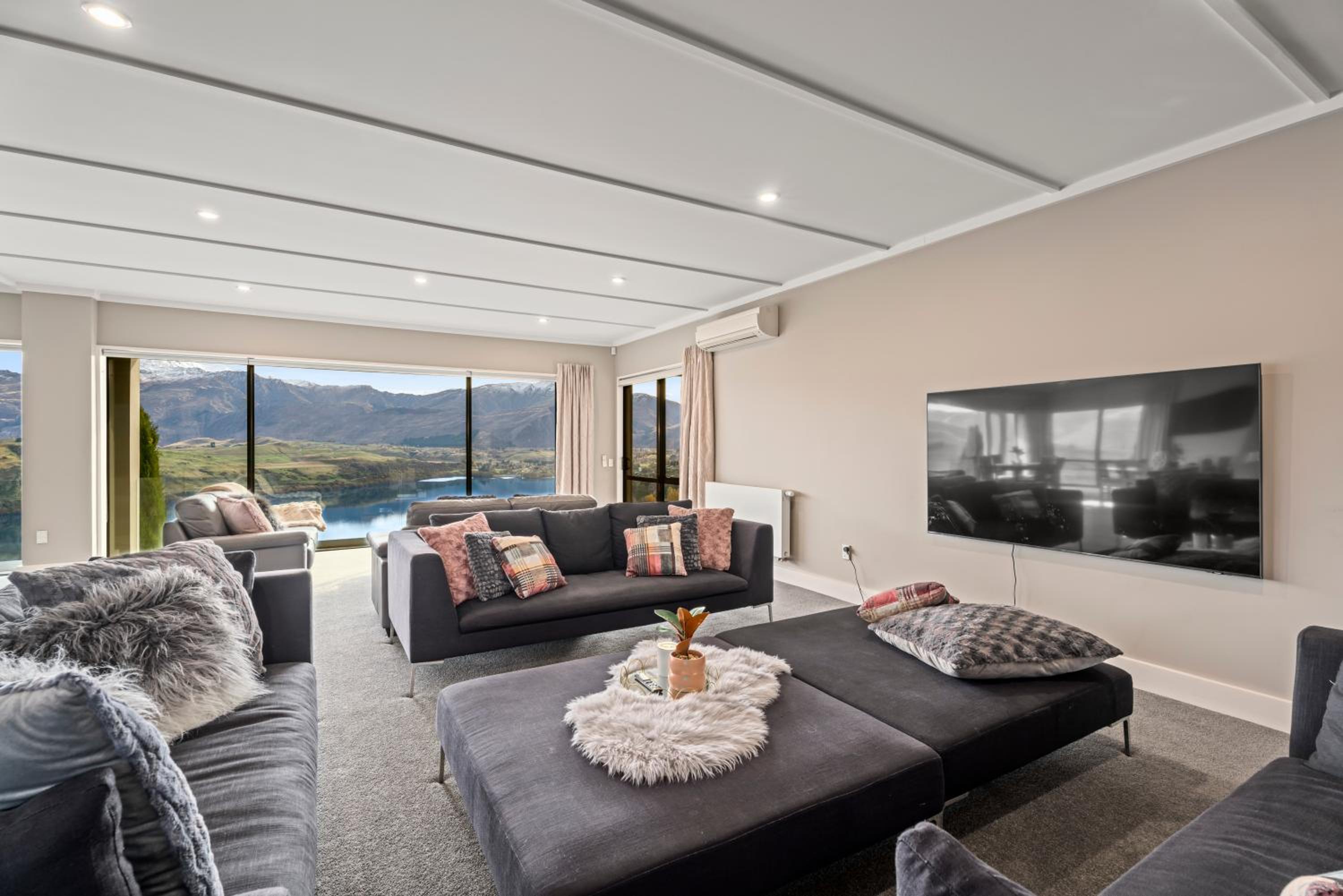 Lake Hayes Luxury Residence view 5