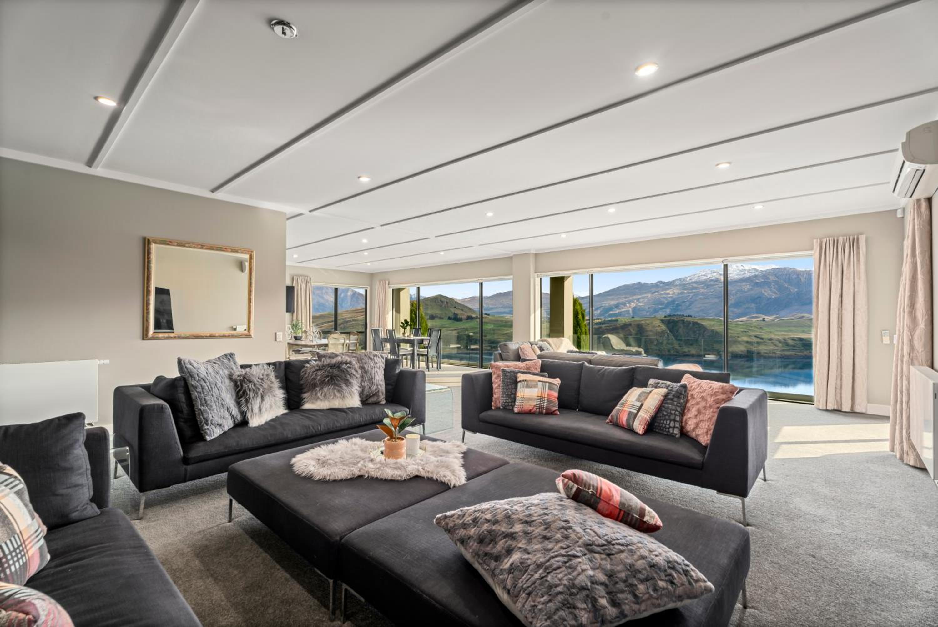 Lake Hayes Luxury Residence view 4
