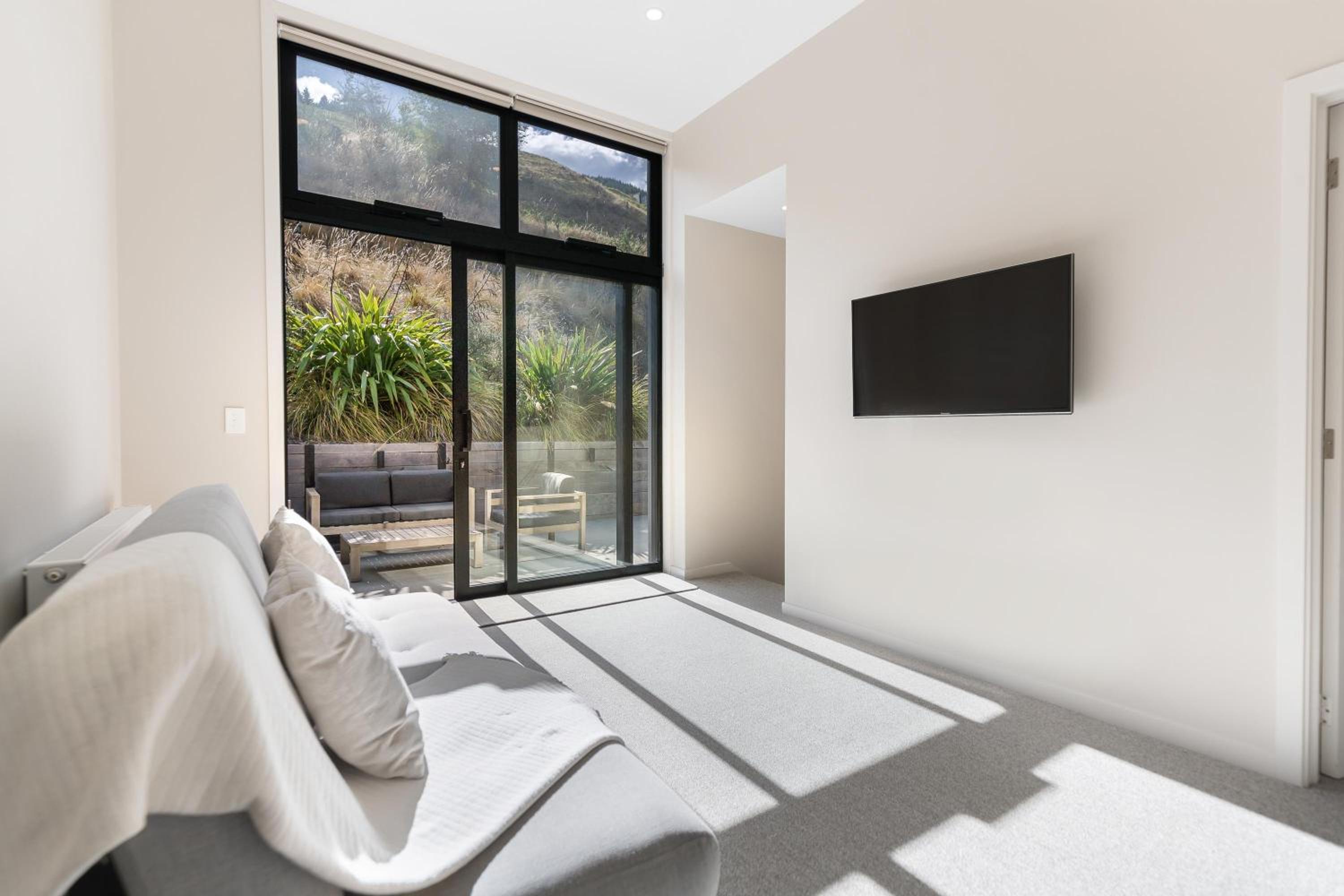 High Rise Views Luxury Retreat view 4