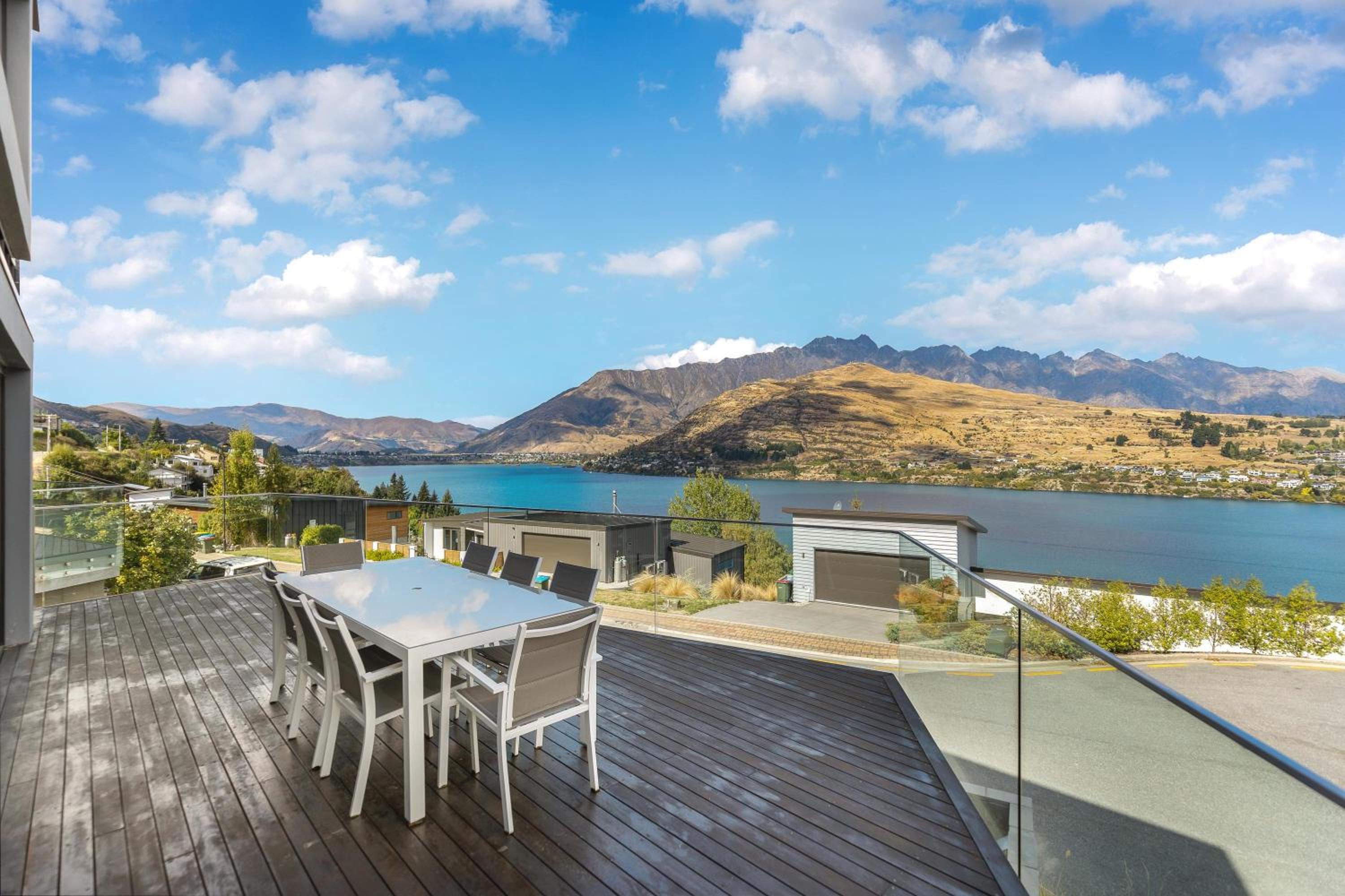 High Rise Views Luxury Retreat view 2