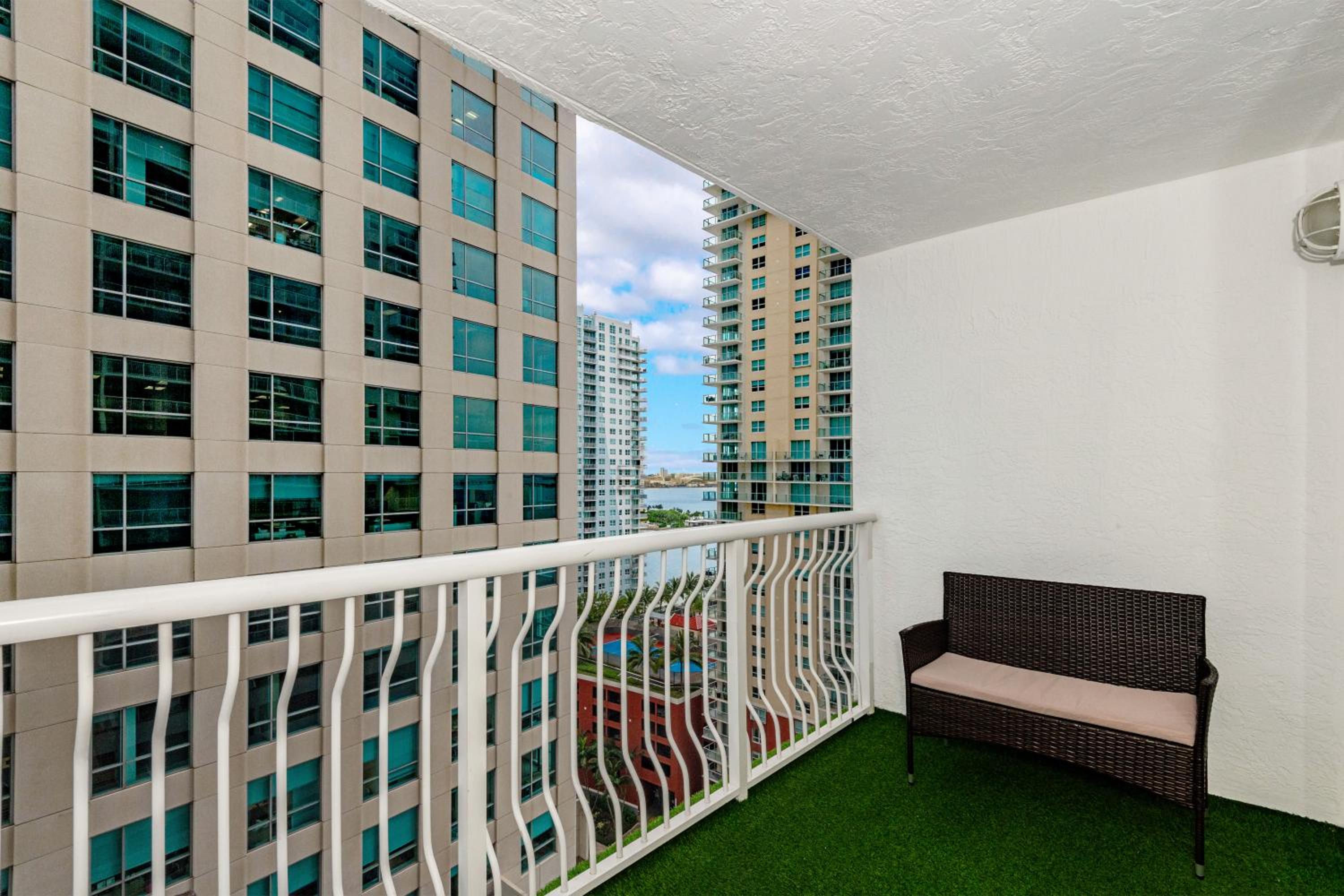 High Rise Brickell Modern Studio