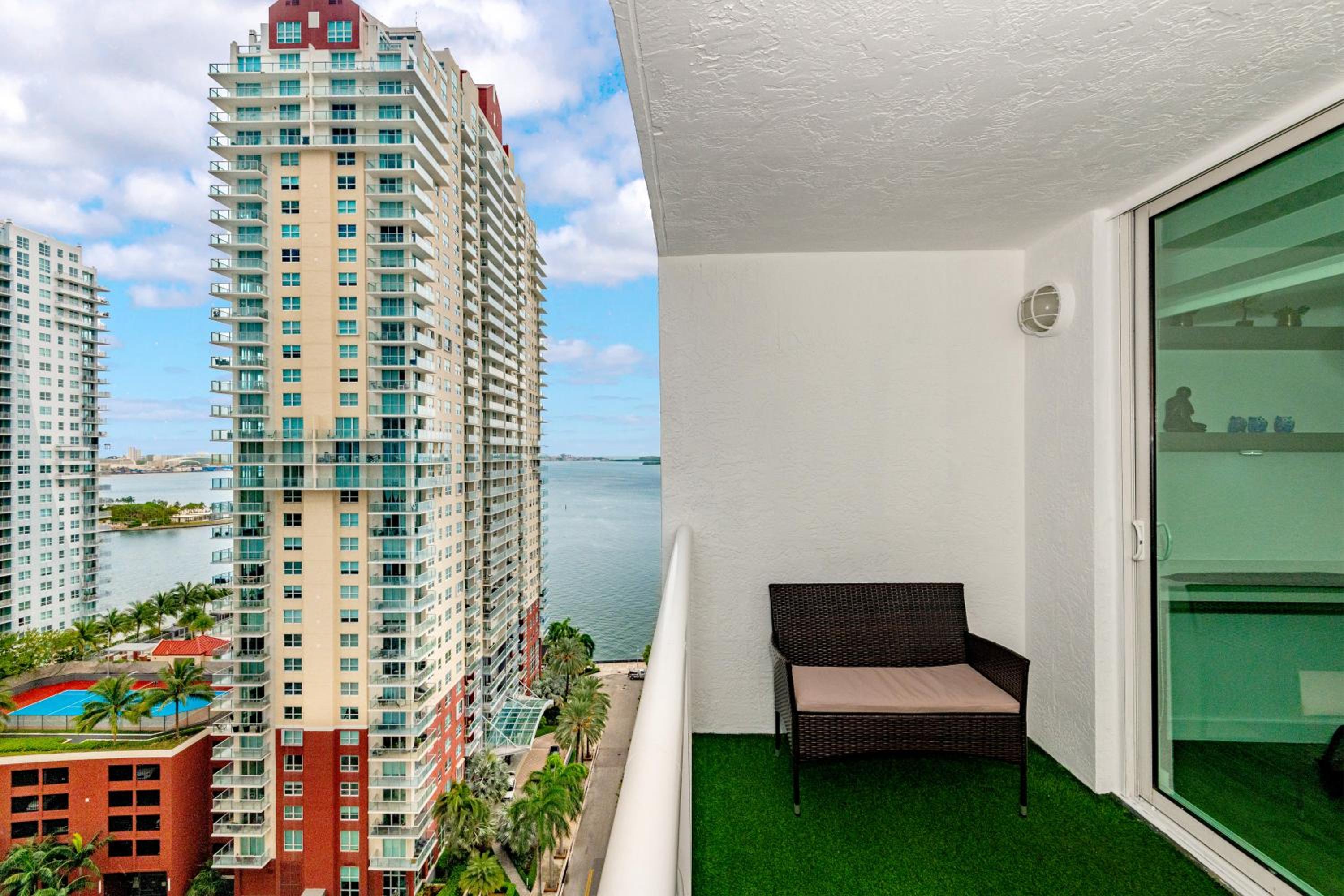High Rise Brickell Modern Studio