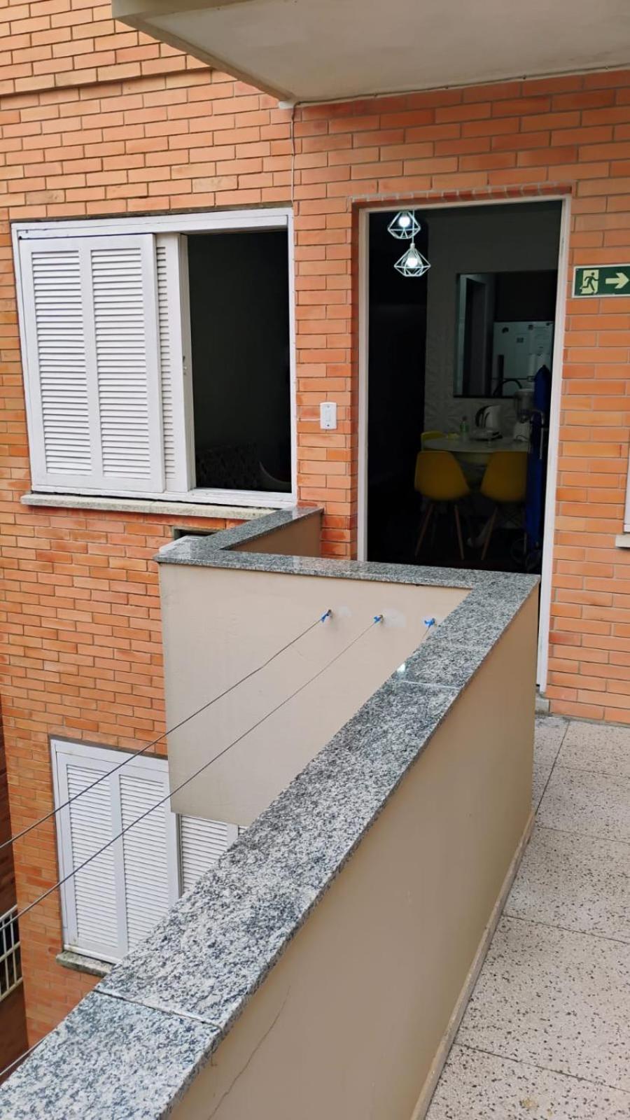 Apartamento 1 dormitório, confortável, no centro de Capão da Canoa a 1 quadra do mar