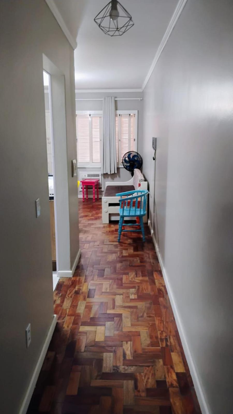 Apartamento 1 dormitório, confortável, no centro de Capão da Canoa a 1 quadra do mar