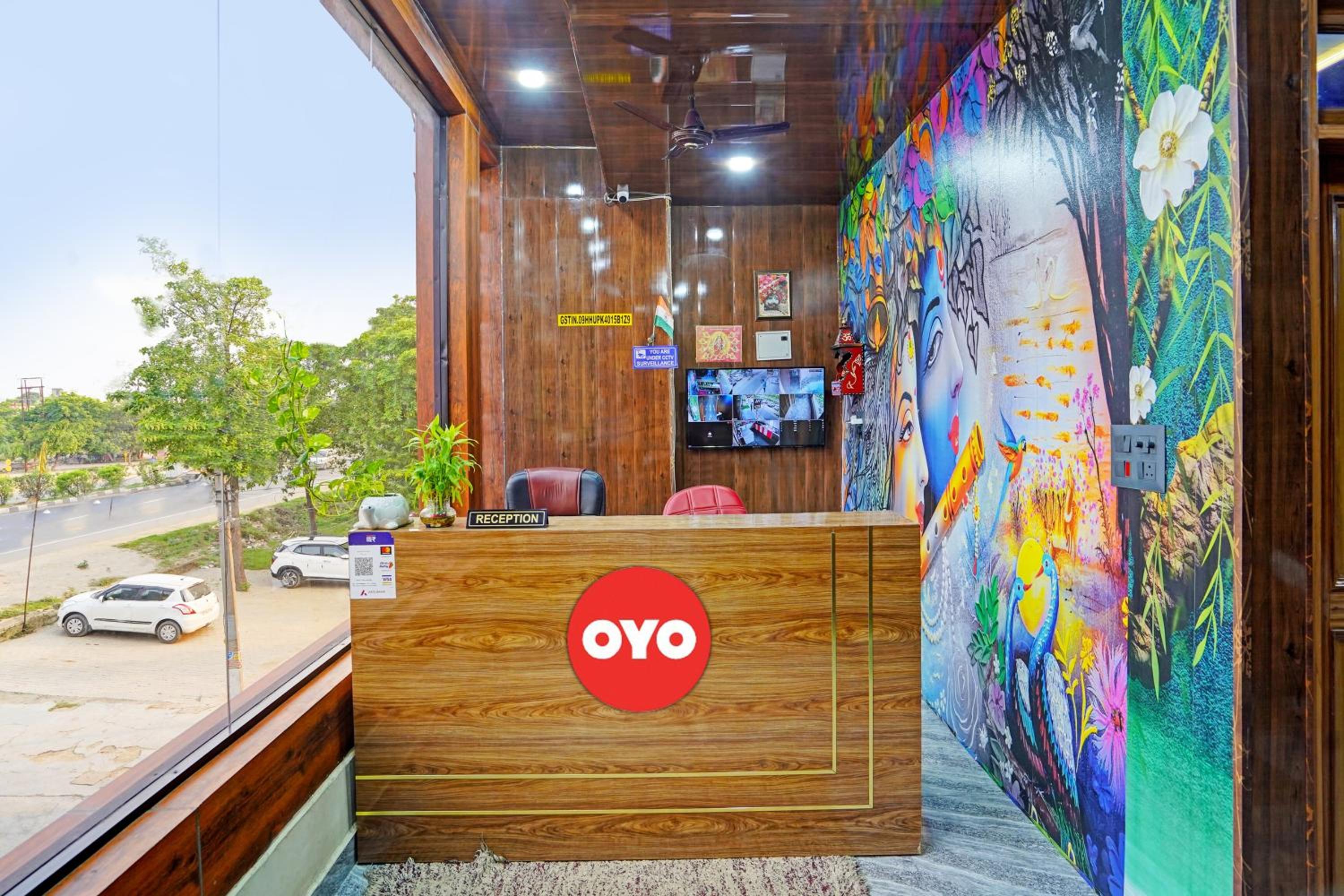 Lobby & Reception